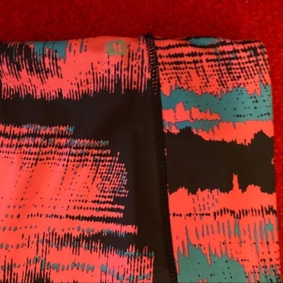 Fabletics NWOT Capri Leggings Size M - Picture 6 of 8